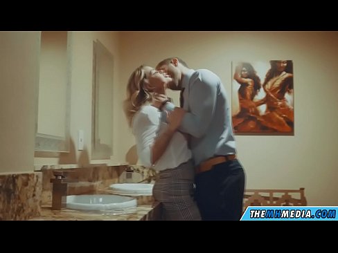 ❤️ Uma blonde obugaxayo ekuyenga endlini yangasese yomphakathi ☑  ku-zu.com-porn-mz.ru